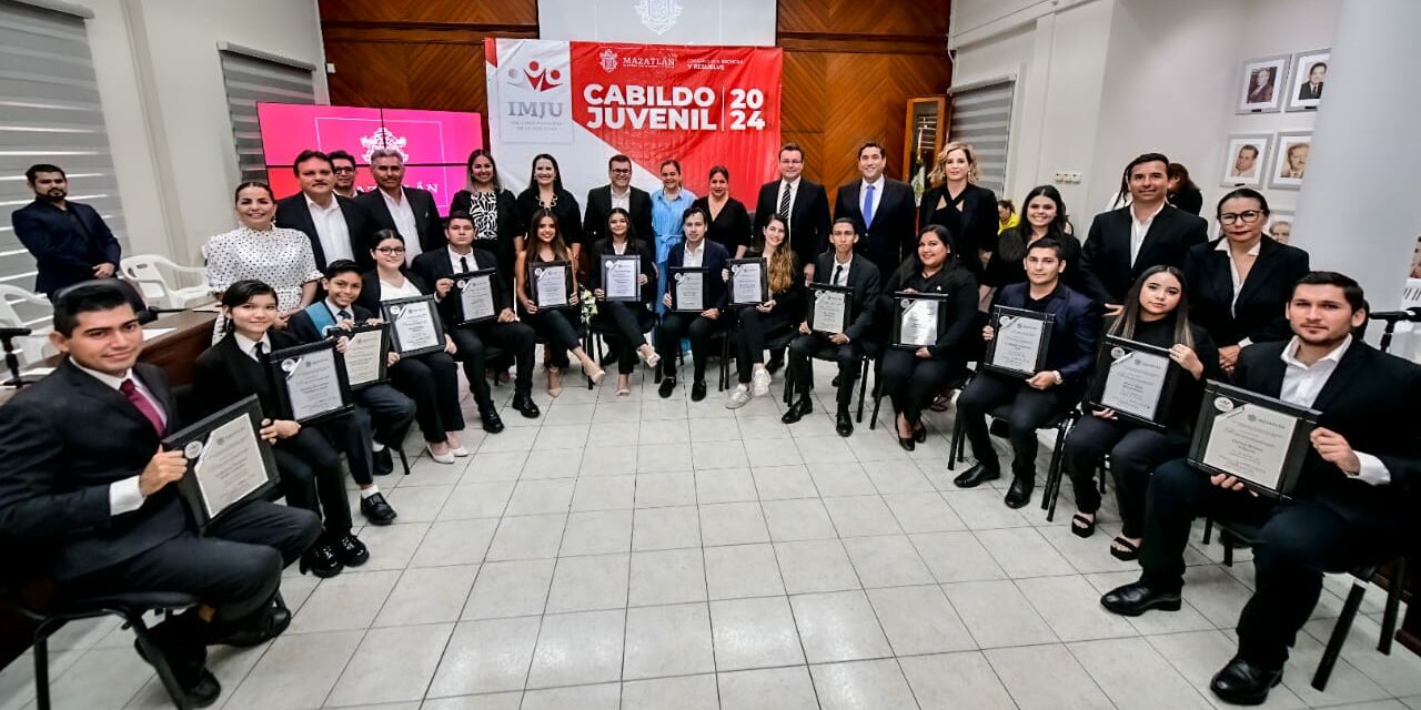 Cabildo juvenil 2024 rinde protesta