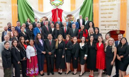 Rocio Esther González García presente en la Sesión Solemne de Instalación de la XXXIV Legislatura