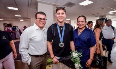 ¡Llegó el Campeón! Alcalde recibe a Marco Verde en su llegada a Mazatlán