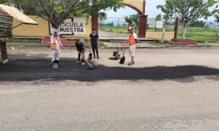 Se rehabilitan las zonas con más baches en la localidad de San Juan Papachula, en Bahía de Banderas