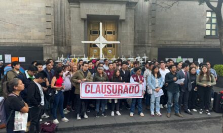 Jóvenes Exigen Reforma al Poder Judicial: Clausura Simbólica de la Suprema Corte