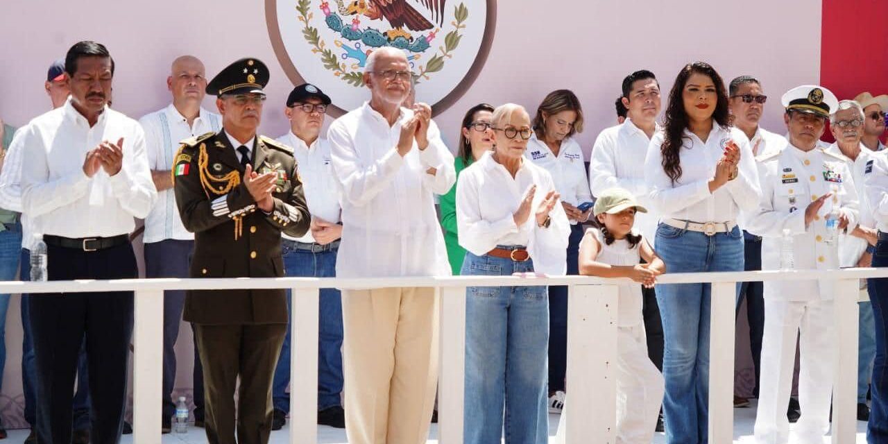 Encabeza el gobernador de Nayarit el tradicional desfile