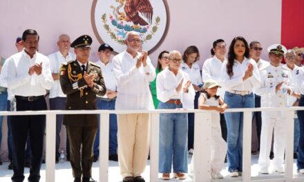 Encabeza el gobernador de Nayarit el tradicional desfile