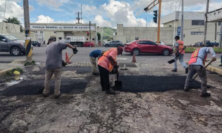 Por instrucción de Geraldine se intensifica el bacheo de calles de Tepic