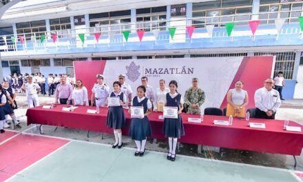 ESCUELA SECUNDARIA MIGUEL HIDALGO CELEBRA EL LUNES CÍVICO CON LA PRESENCIA DE AUTORIDADES LOCALES