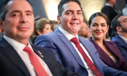 Héctor Santana acompaña al gobernador Navarro Quintero en su tercer informe de gobierno