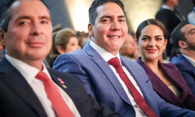 Héctor Santana acompaña al gobernador Navarro Quintero en su tercer informe de gobierno