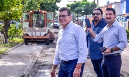 Supervisa Alcalde Edgar González trabajos de reencarpetado en el Infonavit Jabalíes