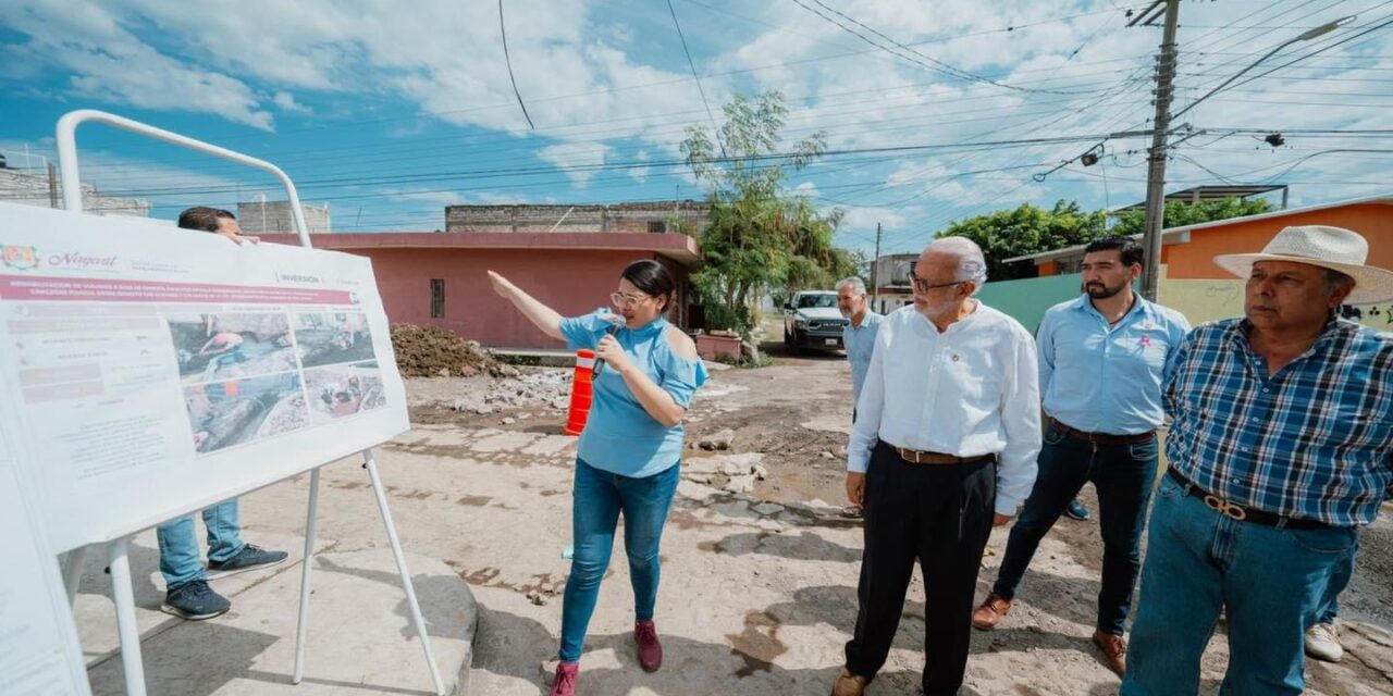 El gobernador del estado, Miguel Ángel Navarro Quintero, visitó la colonia Comerciantes en el municipio de Tepic