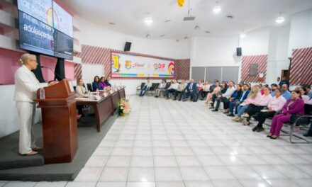 La doctora Beatriz Estrada Martínez encabezó la inauguración del diplomado: “La Adopción y los Derechos de las Niñas, Niños y Adolescentes en Nayarit”