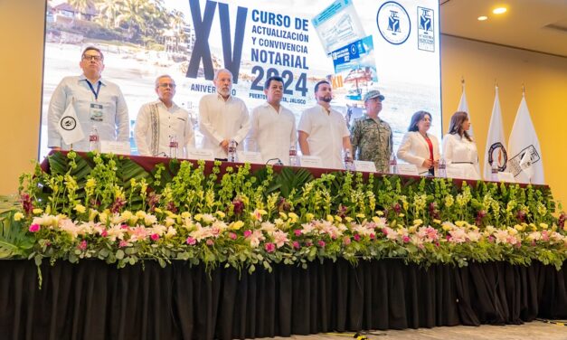 Recibe Luis Munguía a notarios de la República Mexicana