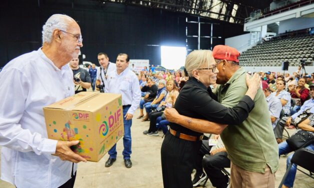 FAMILIAS AGRADECEN A BEATRIZ ESTRADA POR APOYOS ALIMENTARIOS ENTREGADOS