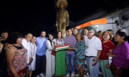 Munguía devela escultura de Emiliano Zapata