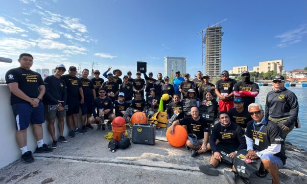 Guardavidas al rescate de Ballenas Enmalladas