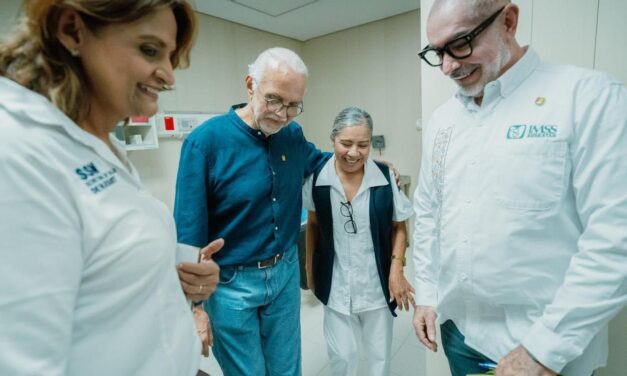 Miguel Ángel Navarro Quintero, supervisó la Unidad de Salud IMSS-Bienestar en La Peñita de Jaltemba