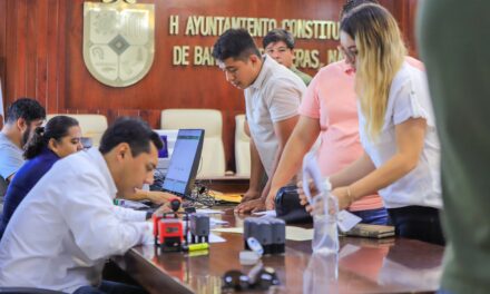 Héctor Santana y Navarro Quintero facilitan expedición de licencias en Valle de Banderas