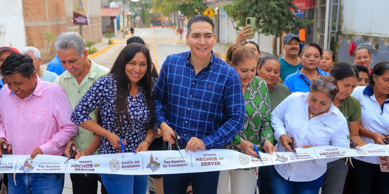 Héctor Santana entrega las calles Primavera y 20 de Noviembre en Mezcales con pavimento hidráulico y mejoras integrales