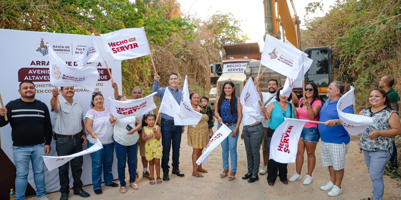 Siguen las obras en Bahía de Banderas,arranca Héctor Santana pavimentación de la Avenida de Conexión de Altavela a El Tondoroque