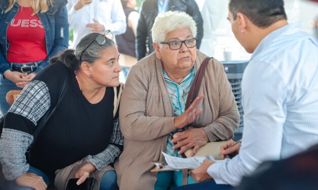 Héctor Santana atiende a más de 200 ciudadanos en Valle Dorado durante la octava Audiencia Ciudadana