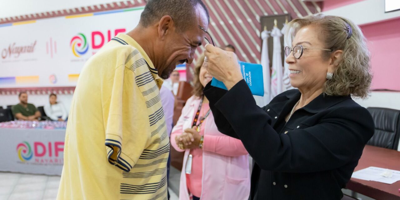 Durante el 2024, Beatriz Estrada benefició a más de 10 mil personas con lentes gratuitos