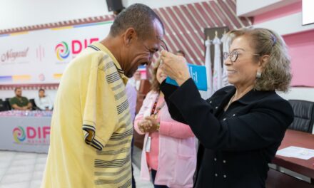 Durante el 2024, Beatriz Estrada benefició a más de 10 mil personas con lentes gratuitos