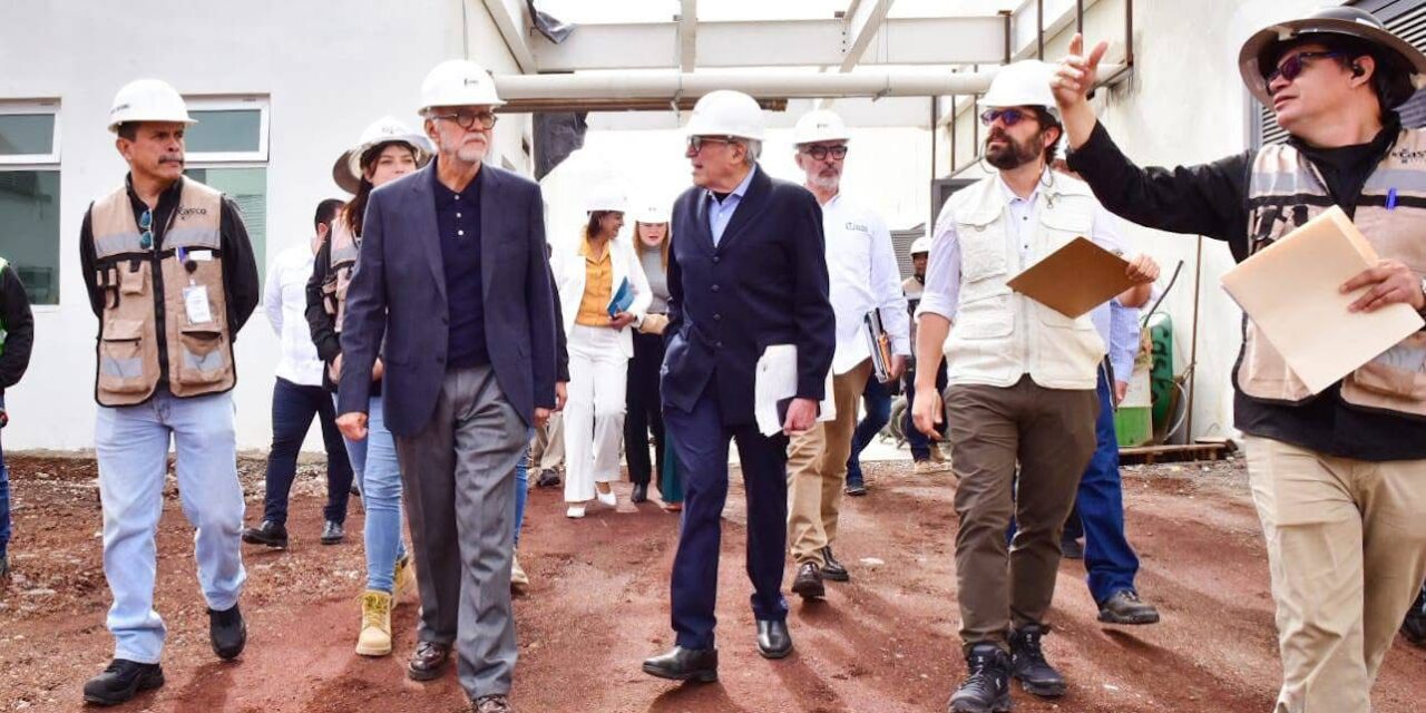 Miguel Ángel Navarro Quintero, realizó un recorrido por las obras del nuevo Hospital General de 120 camas