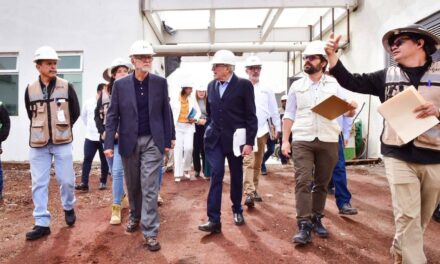 Miguel Ángel Navarro Quintero, realizó un recorrido por las obras del nuevo Hospital General de 120 camas