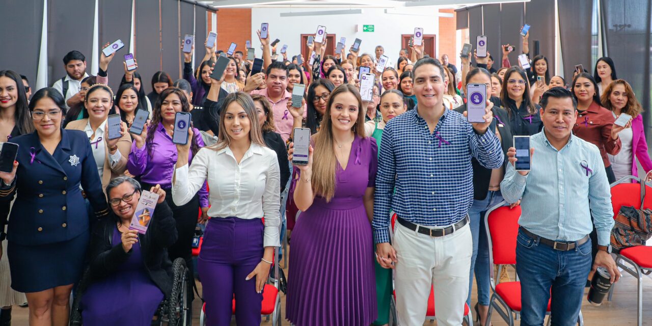 Héctor Santana lanza botón de pánico y entrega patrullas violeta para proteger a las mujeres de Bahía de Banderas