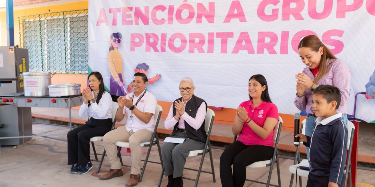 Beatriz Estrada lleva nutrición y bienestar a estudiantes de San Pedro Lagunillas