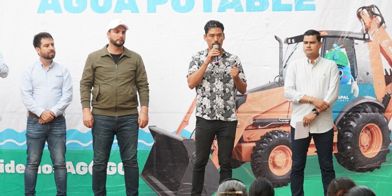 Celebran vecinos la llegada del agua potable a Las Vistas