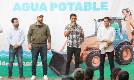 Celebran vecinos la llegada del agua potable a Las Vistas