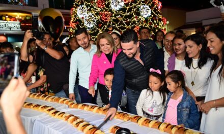 Celebra Munguía día de Reyes con rosca de más de 1 kilómetro de largo