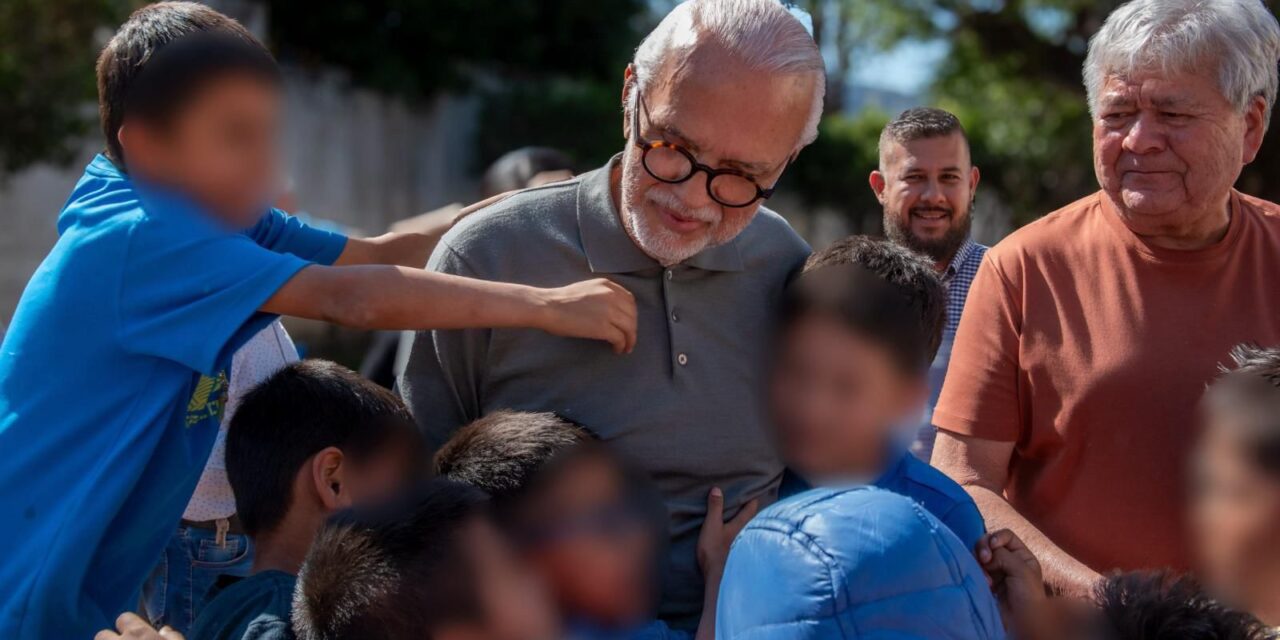 El gobernador del estado de Nayarit, Miguel Ángel Navarro Quintero, visitó este viernes el Internado Juan Escutia