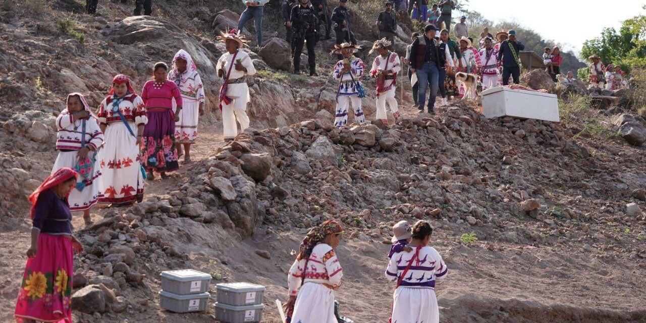 Miguel Ángel Navarro Quintero, visitó la comunidad serrana de Potrero de la Palmita, en el municipio Del Nayar