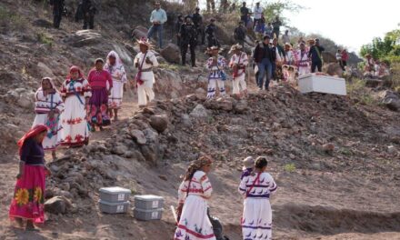 Miguel Ángel Navarro Quintero, visitó la comunidad serrana de Potrero de la Palmita, en el municipio Del Nayar