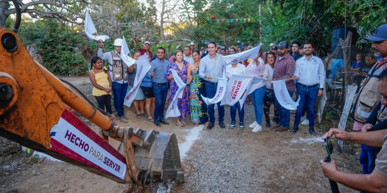 “VAMOS A REGRESARLE LA DIGNIDAD A EL COATANTE”: HÉCTOR SANTANA ARRANCA OBRA DE ALCANTARILLADO