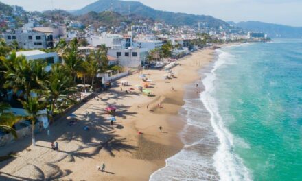 Contribuye SEAPAL a que Puerto Vallarta cuente con playas limpias