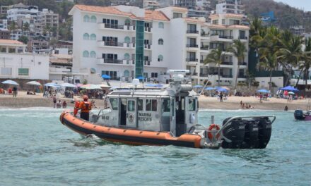 Seguridad reforzada en playas de Vallarta por Protección Civil y Bomberos