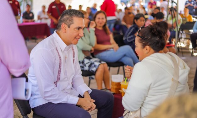 Héctor Santana escucha de frente a la ciudadanía en Jarretaderas