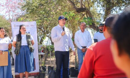 Un kilómetro de vida: Héctor Santana inicia arborización en Santa Rosa Tapachula en el Día Mundial de la Tierra