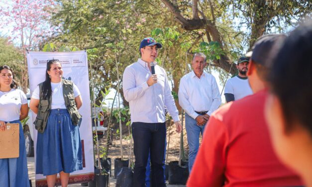 Un kilómetro de vida: Héctor Santana inicia arborización en Santa Rosa Tapachula en el Día Mundial de la Tierra
