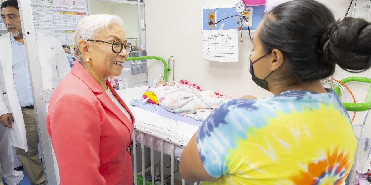 LLEVA BEATRIZ ESTRADA ALEGRÍA Y ESPERANZA A NIÑAS Y NIÑOS EN EL HOSPITAL IMSS