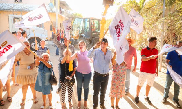 “EL DINERO SE ESTÁ YENDO A LAS CALLES”: HÉCTOR SANTANA ARRANCA NUEVA OBRA EN PUNTA DE MITA