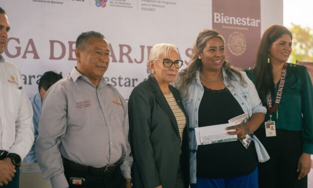 Entregan tarjetas de pensión para personas con discapacidad en Compostela