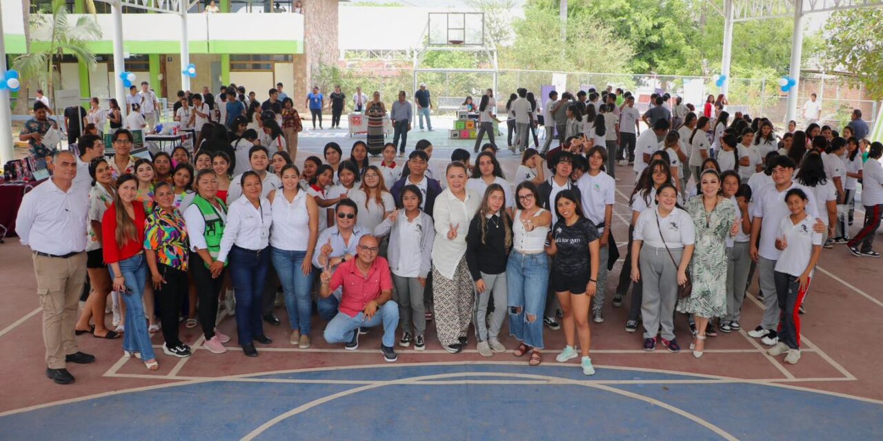 JÓVENES SE SUMAN A FERIA DE LA SALUD DEL CECYTEJ 07