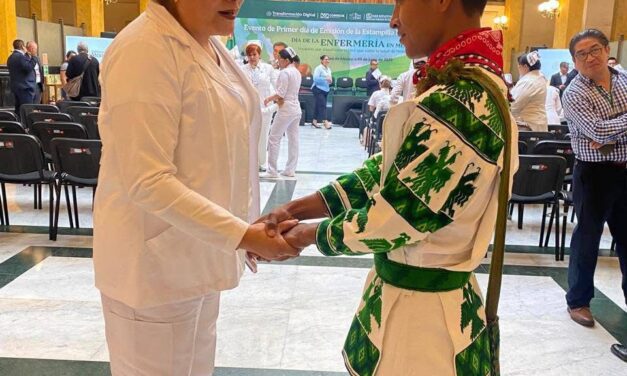 ENFERMERO WIXÁRIKA DE NAYARIT RECIBE RECONOCIMIENTO NACIONAL