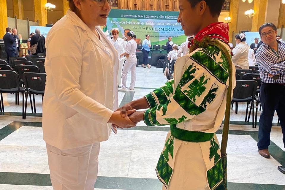 ENFERMERO WIXÁRIKA DE NAYARIT RECIBE RECONOCIMIENTO NACIONAL