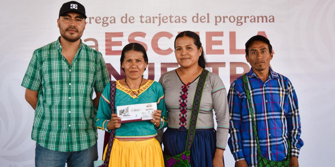 APOYAN A 38 ESCUELAS DE HUAJIMIC CON 9 MDP PARA SU MEJORAMIENTO