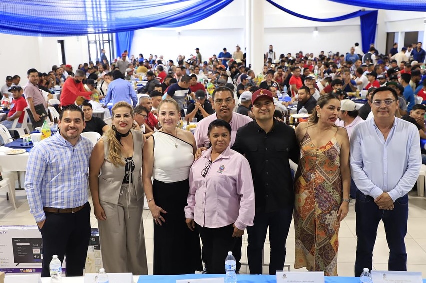 MAZATLÁN CELEBRA A LOS PAPÁS DEL STASAM CON RECONOCIMIENTO Y GRATITUD