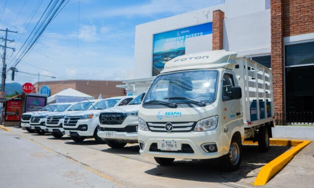 ENTREGA LUIS MUNGUÍA NUEVO PARQUE VEHICULAR A SEAPAL VALLARTA